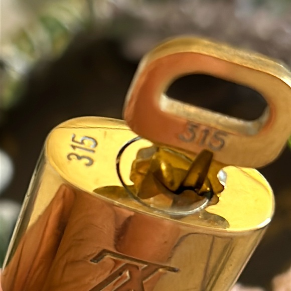 โ๏ธ๐ #315 EUC Louis Vuitton Brass Padlock No. 315 Lock And One Key โจ - Picture 3 of 7